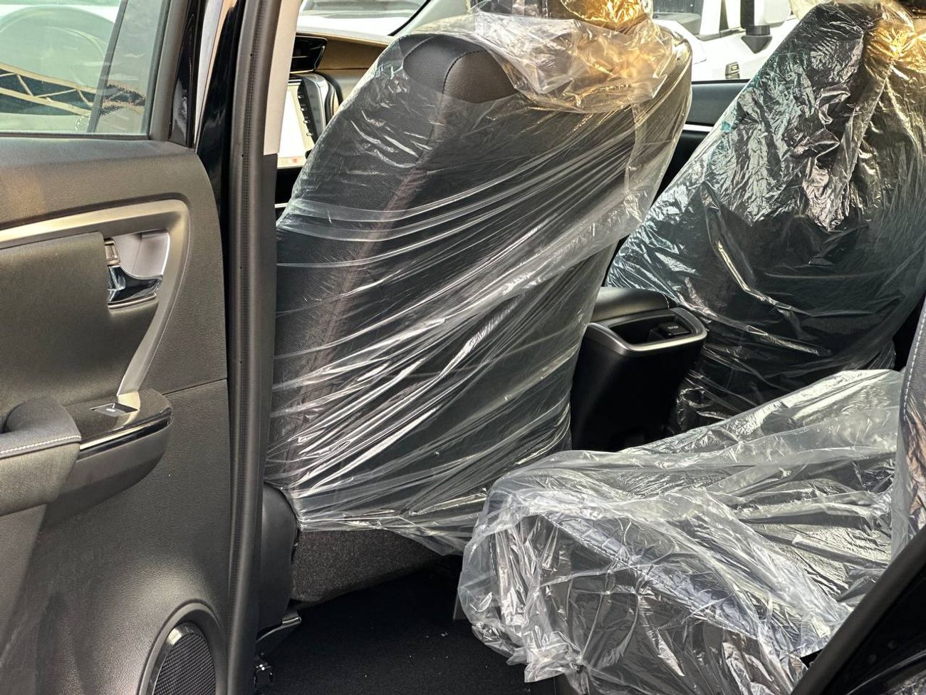 تويوتا فورتونر 4.0L PTR A/T // 2025 // High Option with DVD&Back Camera , Leather & Cooling Seats , Wireless Charge