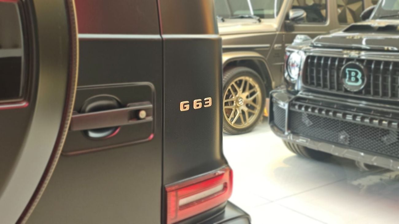 مرسيدس بنز G 63 AMG STD نسخة الجراند اسود مطفي داخلية كاربون فايبر