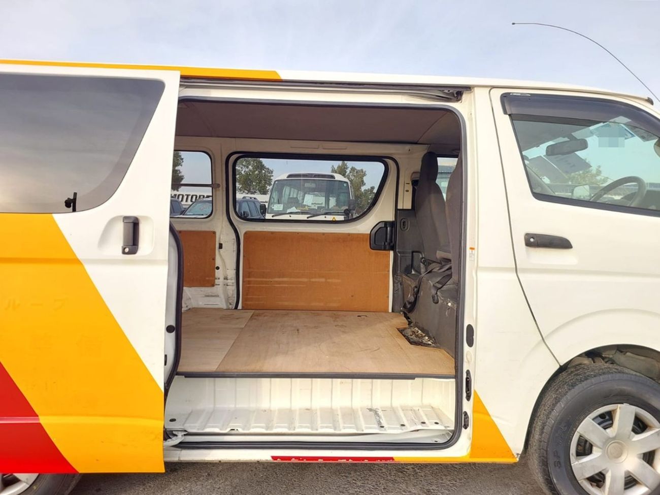 Toyota Hiace TOYOTA HIACE VAN RHD 2015 MODEL 3.0 L DIESEL MANUAL(PM18092)