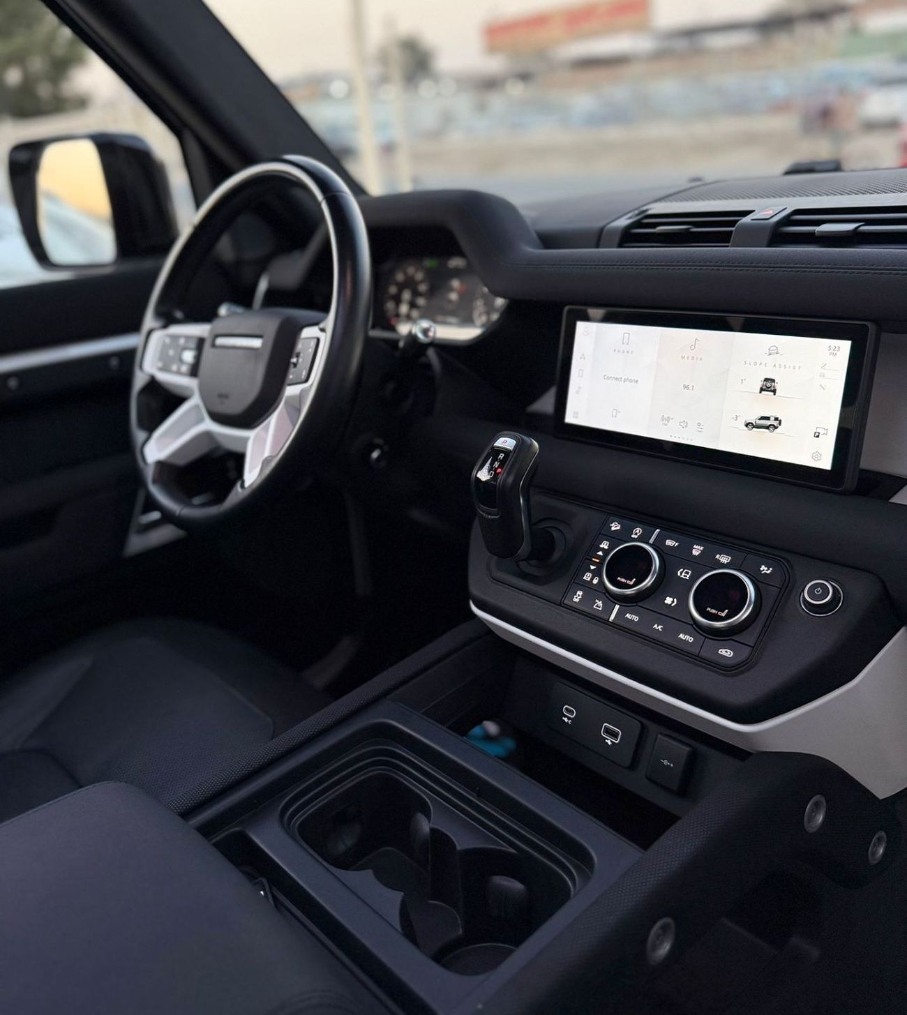 لاند روفر ديفندر P400 90 X-Dynamic HSE 3.0L (5 Seater)