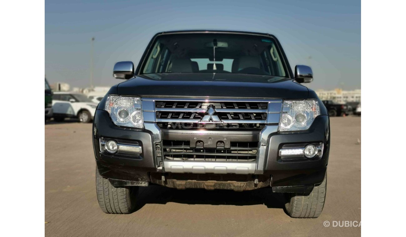 ميتسوبيشي باجيرو 3.5L PETROL, 17" ALLOY RIMS, KEY START, XENON HEADLIGHTS (LOT # 6919)