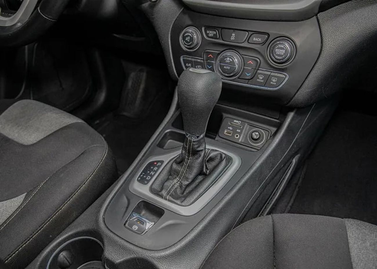 جيب شيروكي Sport 2.4L