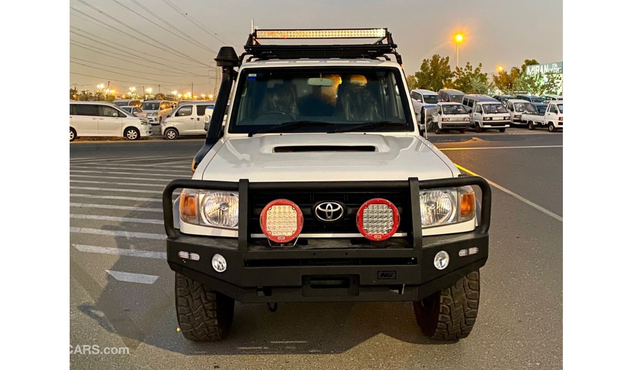 تويوتا لاند كروزر بيك آب Toyota Landcruiser pick up RHD Diesel engine model 2013 car very clean and good condition