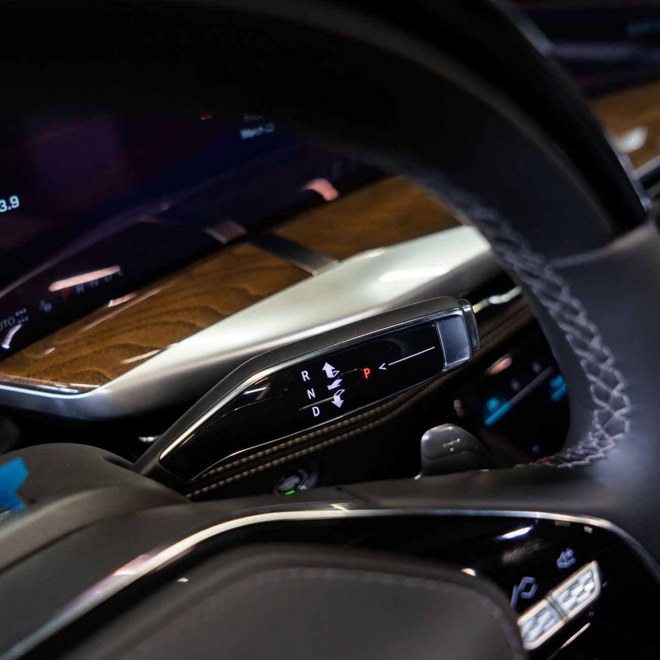 Cadillac Escalade Premium Luxury Platinum 6.2L AWD AED 10,349 P.M • 0% Downpayment • Escalade Premium Luxury Platinum