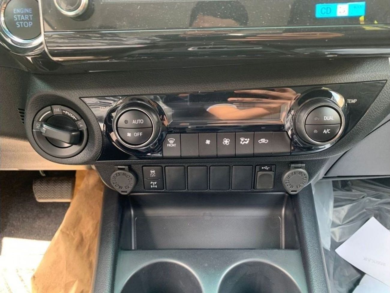 تويوتا هيلوكس TOYOTA HILUX 2.4L V4 4X4 AT FULL OPTION WITH PUSH START