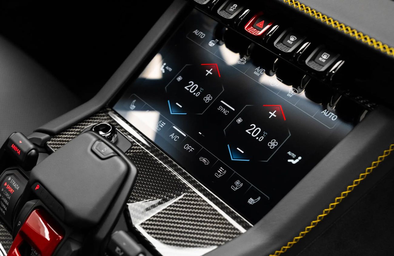 لامبورغيني اوروس 4.0L V-8 Twin-Turbocharged Engine + eMotor