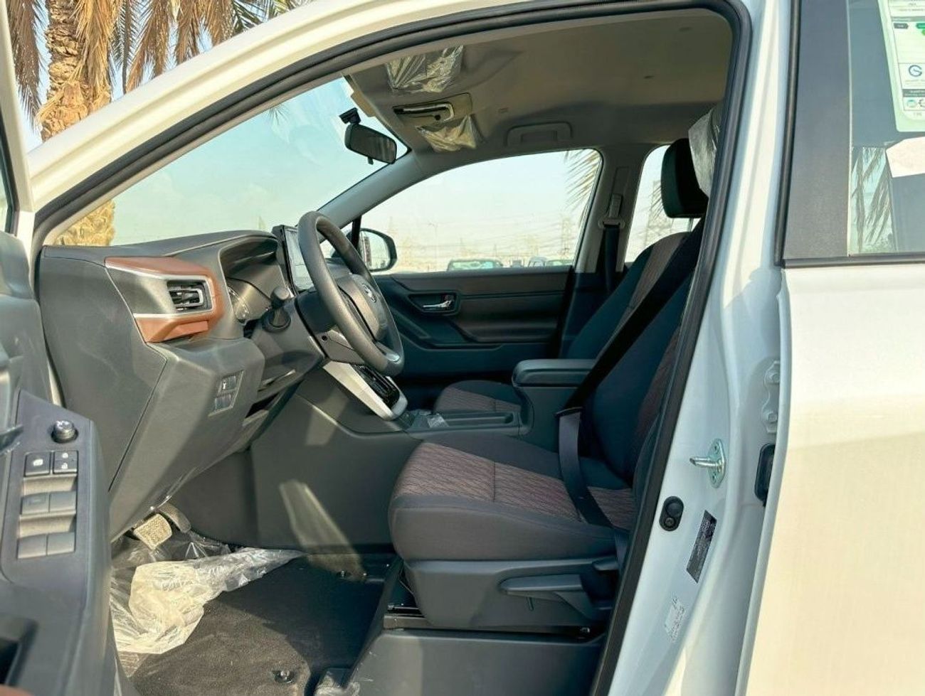 تويوتا إينوفا Toyota Innova 2.0L, FWD Petrol-2.0 L. 2024