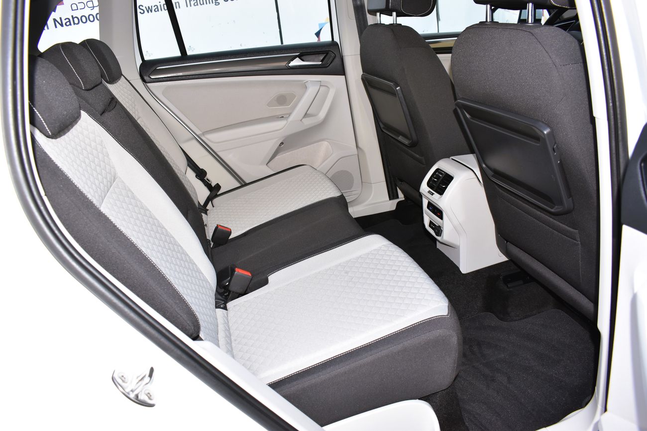 Volkswagen Tiguan AED 1349 PM | 2.0L SE 4MOTION 2019 GCC DEALER WARRANTY