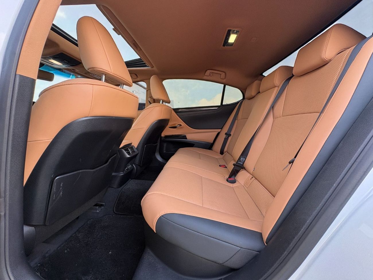 لكزس ES300h PREMIER 2.5L HYBRID | 2023 | GCC SPECS | Agency Warranty | FSH | AED 2,240 per month