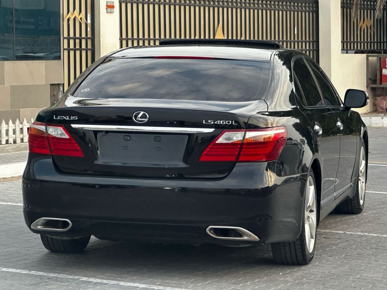 Lexus LS460 Lexus LS460L Model: 2010 Mileage: 152,000 miles Price: 32,000 dirhams Gulf specification  Full optio