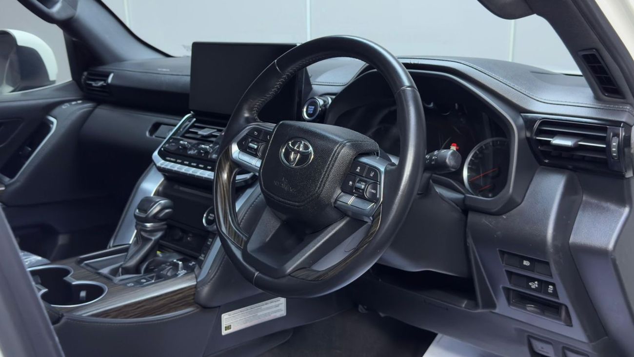 تويوتا لاند كروزر Full option LC300, perfect inside and outside