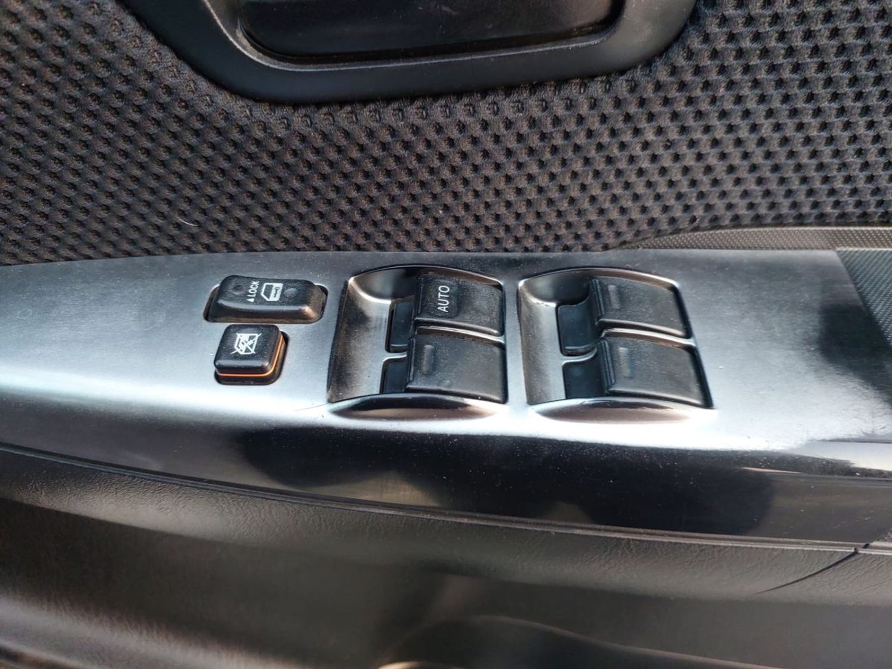 Toyota Hilux TOYOTA HILUX PICKUP RHD 2014 MODEL 3.0 L DIESEL AUTOMATIC(PM37634)