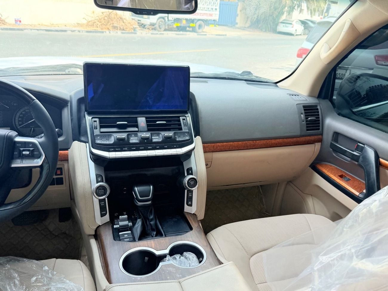تويوتا لاند كروزر Toyota landcuriser GXR V8 2016 sunroof facelifted 2025 petrol 2016 V8 sunroof 4.6 petrol