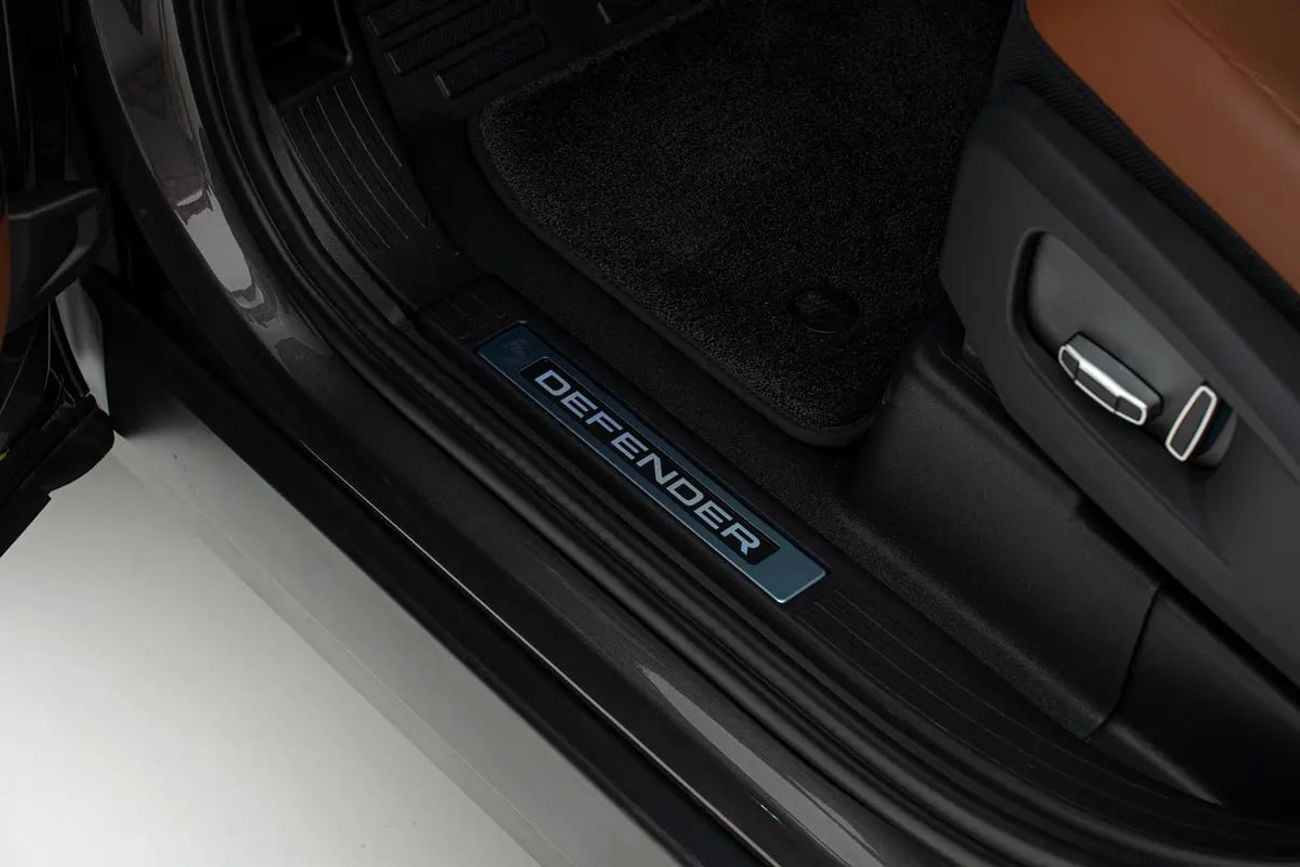 Land Rover Defender 110 Octa - European Specs