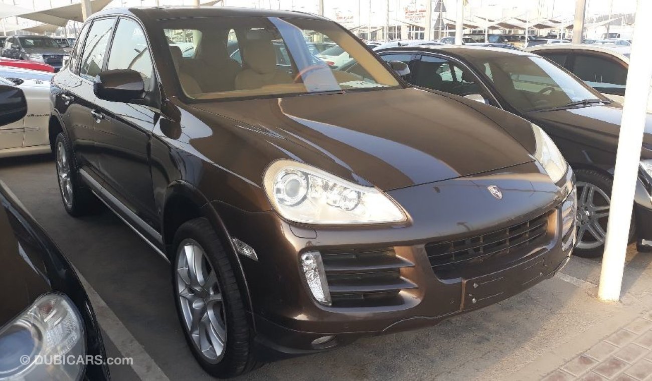 Porsche Cayenne Gulf Specs V6 Full options Car in excellent condition