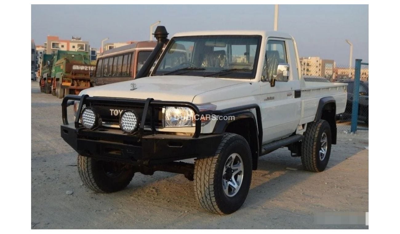 Used Toyota Land Cruiser Pick Up 2018 for sale in Dubai - 698342