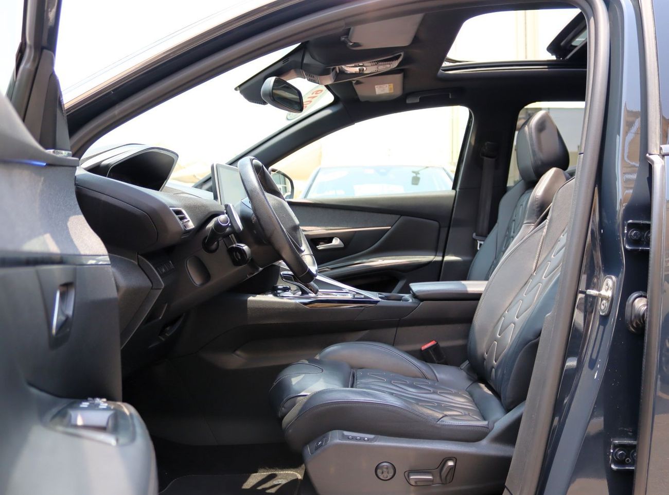 Peugeot 3008 GT Line ACCIDENTS FREE - GCC - FULL OPTION - GTLINE ENGINE 1600 CC - PERFECT CONDITION INSIDE OUT