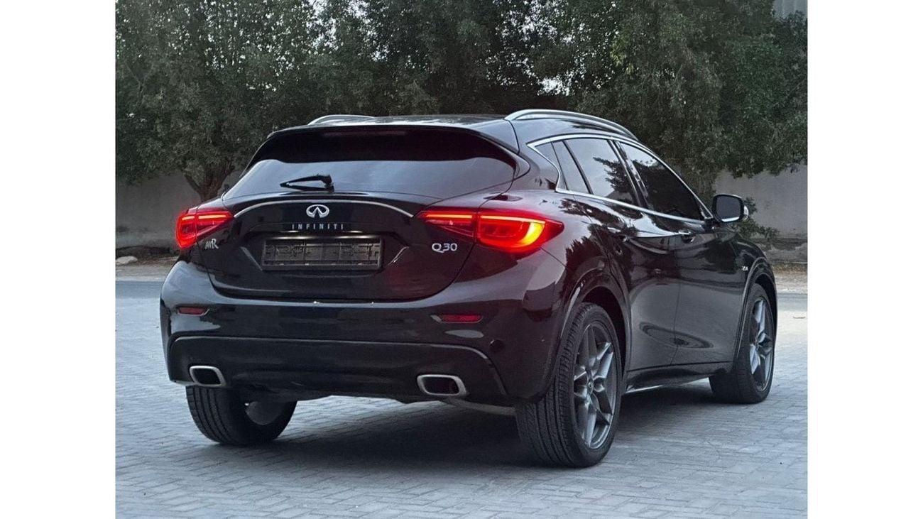 Infiniti Q30 Premium