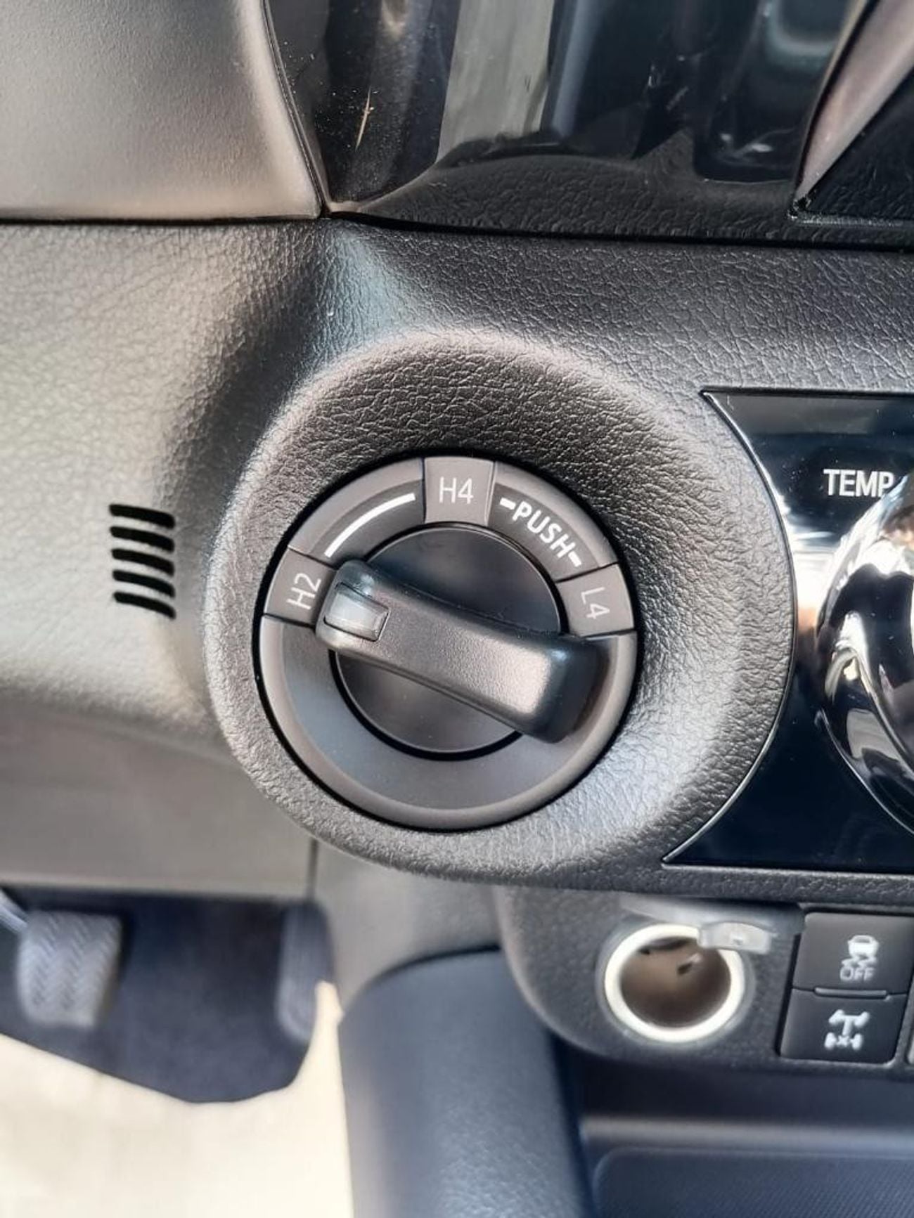 تويوتا هيلوكس Toyota Hilux SR5 2.4L 4*4 Diesel 2025