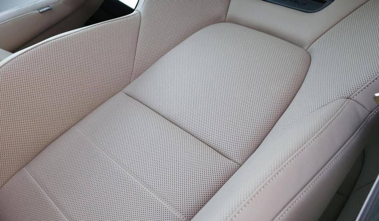 بورش ماكان Electric Estate 470kW Turbo RIGHT HAND DRIVE