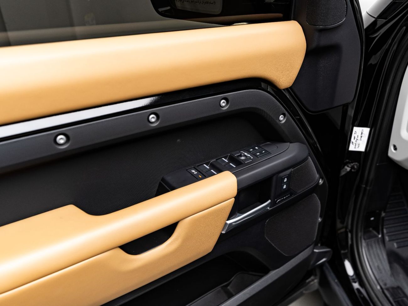 Land Rover Defender P400 110 X-Dynamic HSE 3.0L (5 Seater) 2025 Land Rover Defender 110 HSE P400, 2029 Land Rover Warran