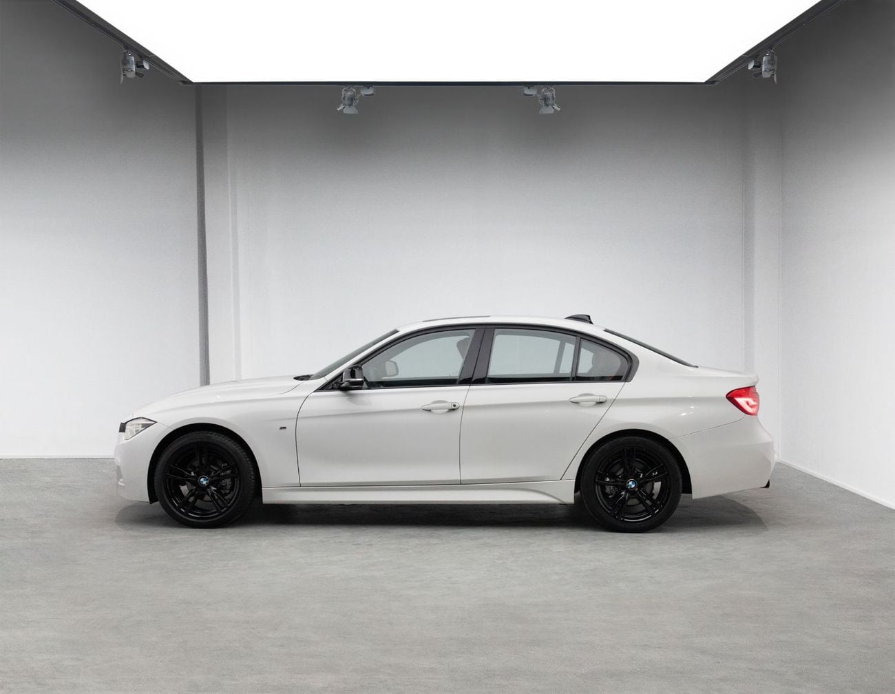 بي أم دبليو 318i M SPORTS
