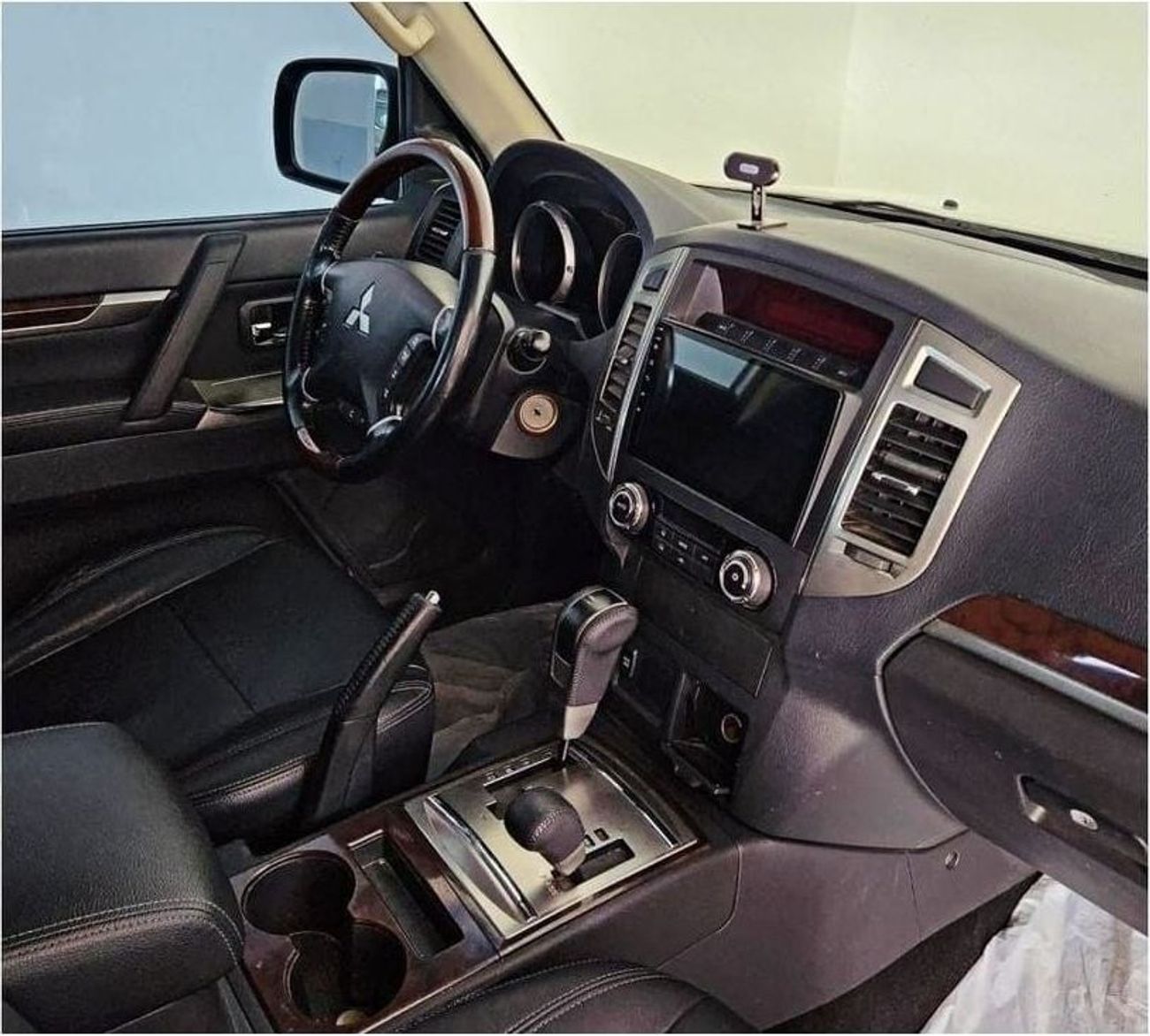 Mitsubishi Pajero PLATINUM 3.8L-6CYL 2DR - FULL OPTION FULLY SERVICE. Al Habtoor Motors