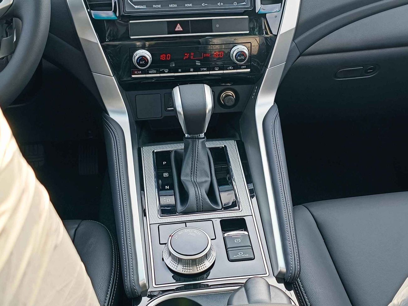 Mitsubishi Montero Sports / 3.0L /  Leather Seats / Push Start / Sunroof  / 4WD (CODE # 67942)