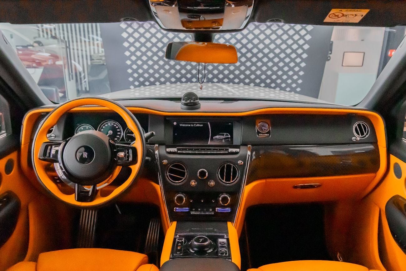 رولز رويس كولينان Rolls-Royce Cullinan | Black Badge Kit | Carbon Fiber Interior | Bespoke Premium Sound System | 2020