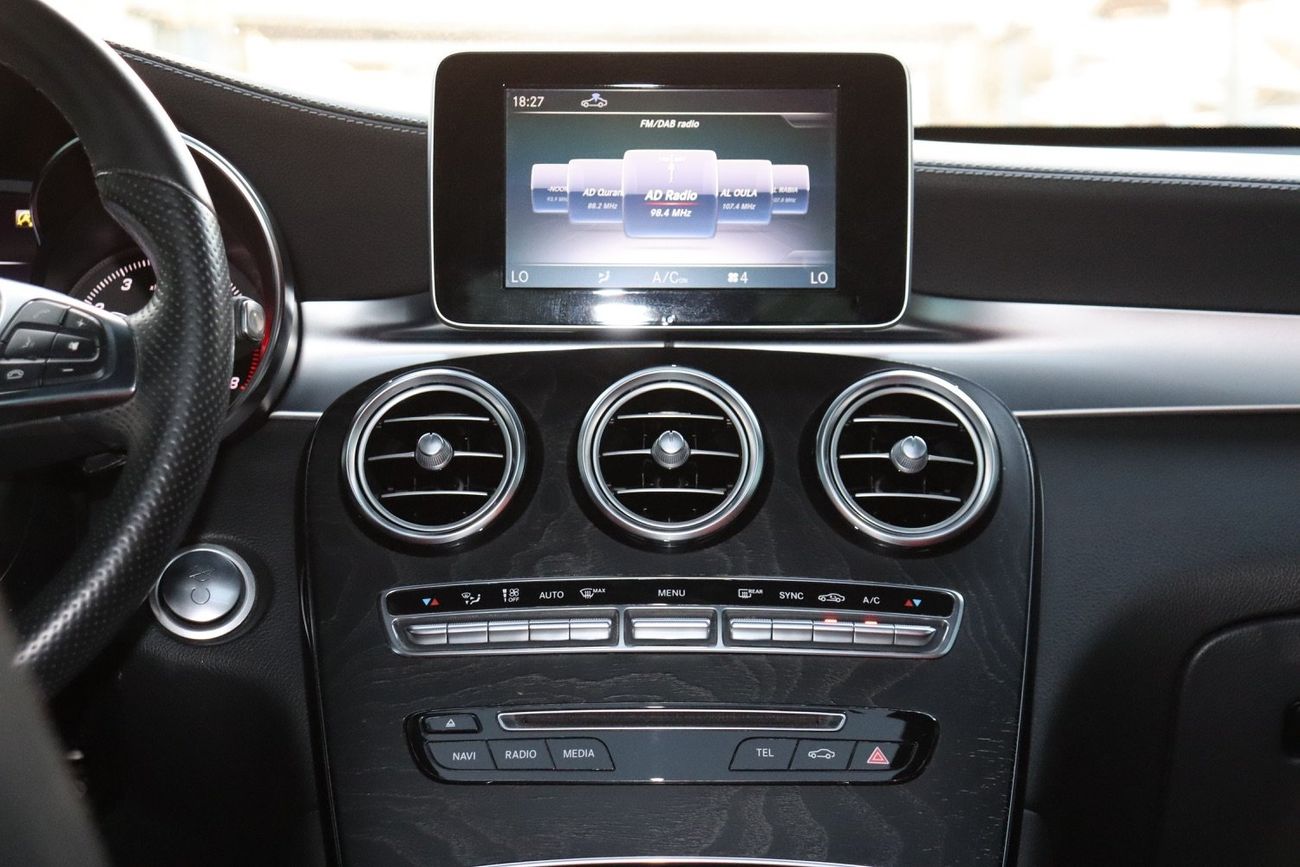 مرسيدس بنز GLC 250 4MATIC 2.0L Mercedes-Benz GLC250 Coupe / 2019 / GCC / Free Accident