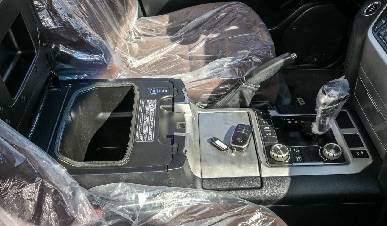 Toyota Land Cruiser GXR V8