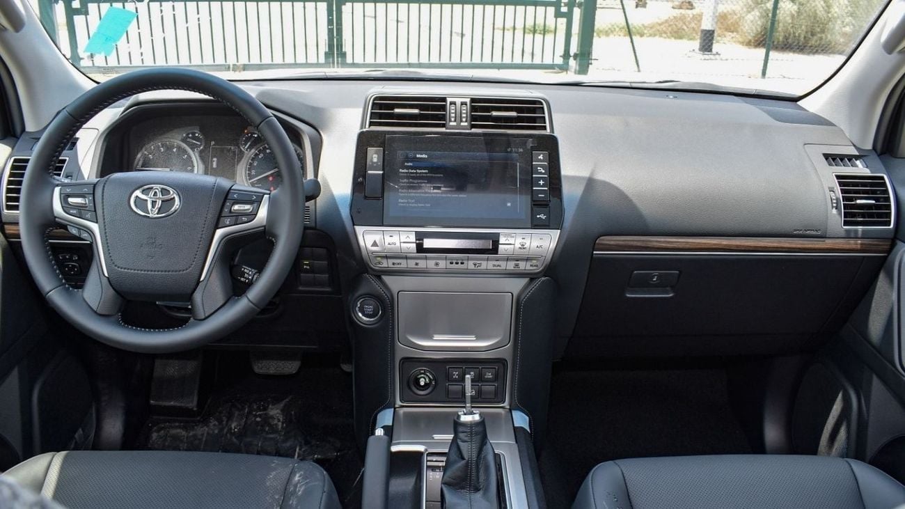 تويوتا برادو Toyota Prado VX 4.0l - A/T - 17" alloy - LED - Fog Lamp - Sunroof - Coolbox - Power Window - 7 Seate
