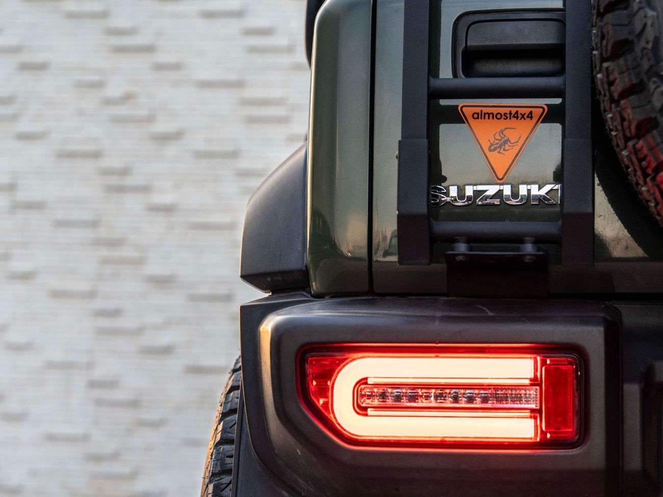 سوزوكي جيمني 1.5L GL (M/T)