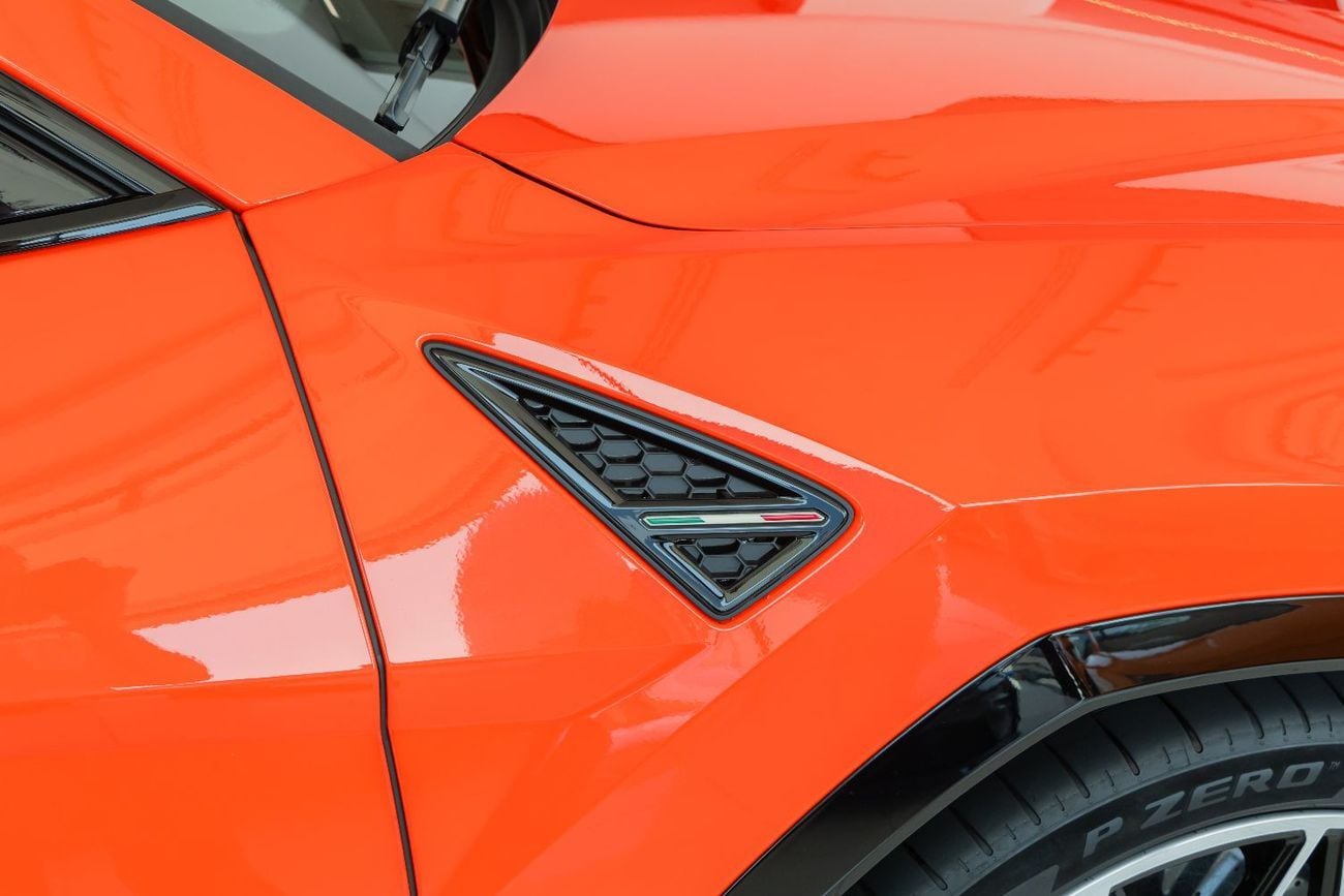 Lamborghini Urus SE Slightly Used | WARRANTY & SERVICE CONTRACT | FULL CARBON FIBER | 2025