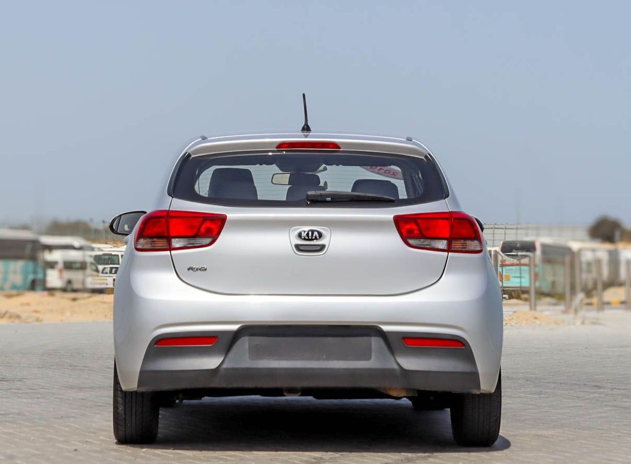 Kia Rio EX 1.4L (107 HP) Hatchback Kia Rio 1.4L 2019 GCC accident free in excellent condition 528 P.M