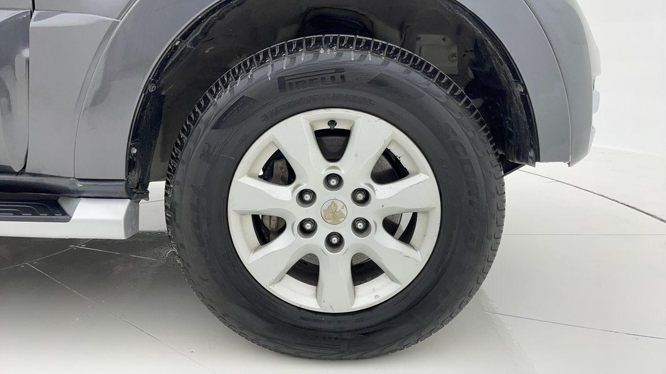 Mitsubishi Pajero GLS MIDLINE 3.8 | Zero Down Payment | Free Home Test Drive