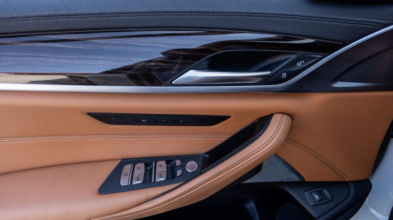 بي أم دبليو 520i M Sport Comfort 2.0L