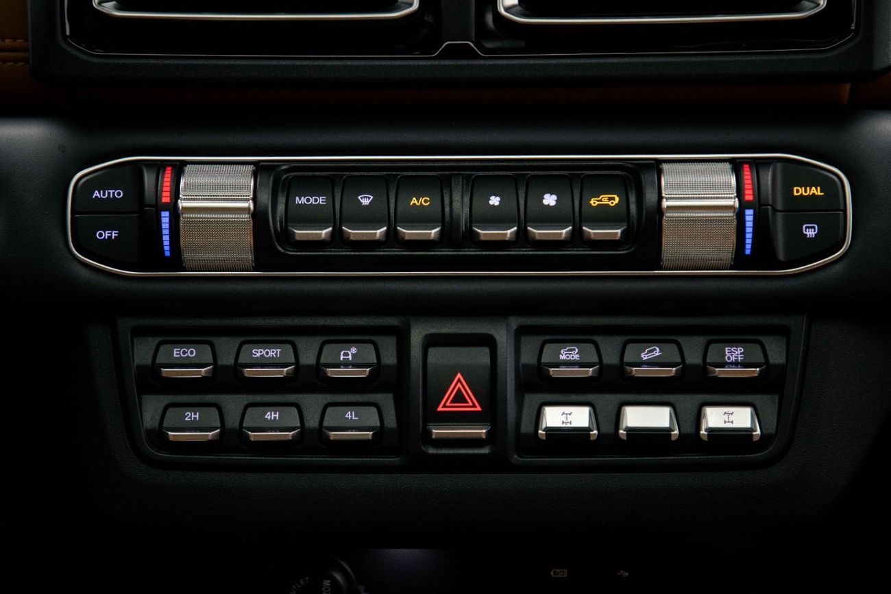 باو 212 T01 Adventurer 2.0L – Black Inside Brown