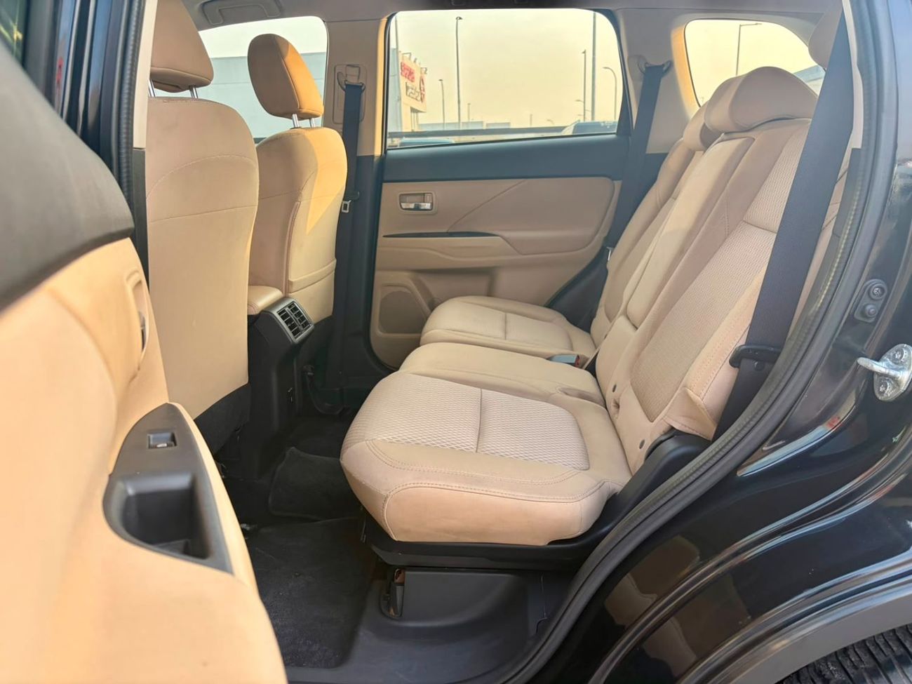 Mitsubishi Outlander GLX HIGHLINE FABRIC 820-Monthly l GCC l 4WD , Cruise, Camera l Accident Free