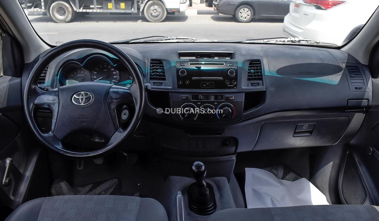 Toyota Hilux 2015 CC No Accident No Paint A Perfect Condition