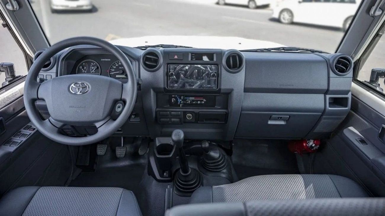 Toyota Land Cruiser Pick Up Toyota Land Cruiser Pickup LC79 4.2L Diesel MT 2024_White