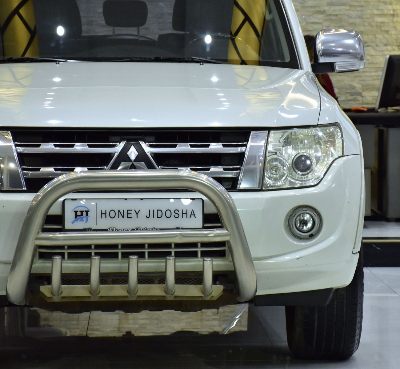 Mitsubishi Pajero GLS HIGHLINE TOP EXCELLENT DEAL for our Mitsubishi Pajero Di-D ( 2012 Model ) in White Color GCC