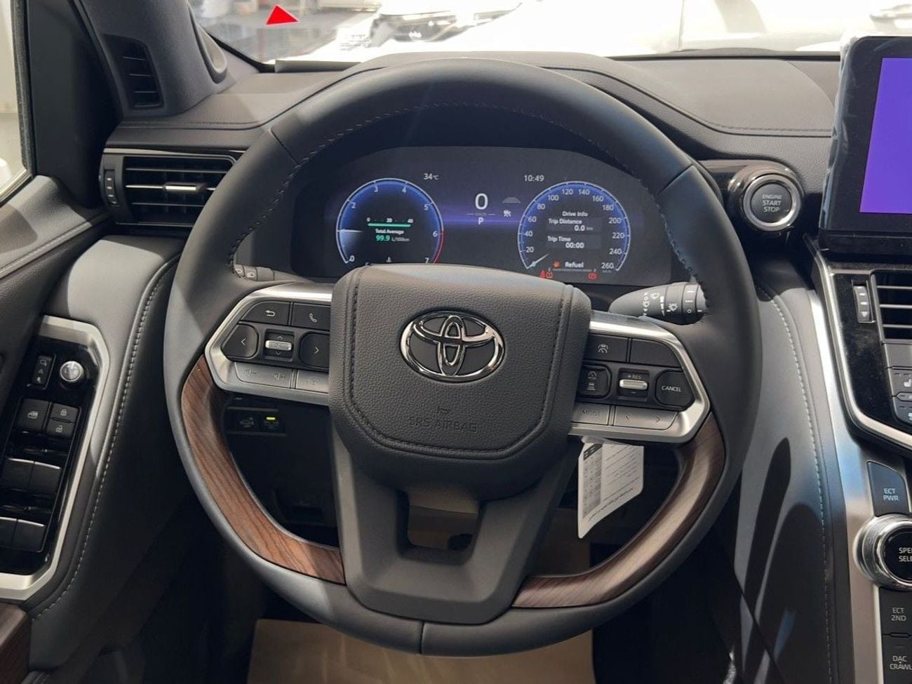 Toyota Land Cruiser TOYOTA LC300 VX 4.0L - Toyota LC300 VX 4.0L (Inside Black) EXPORT ONLY
