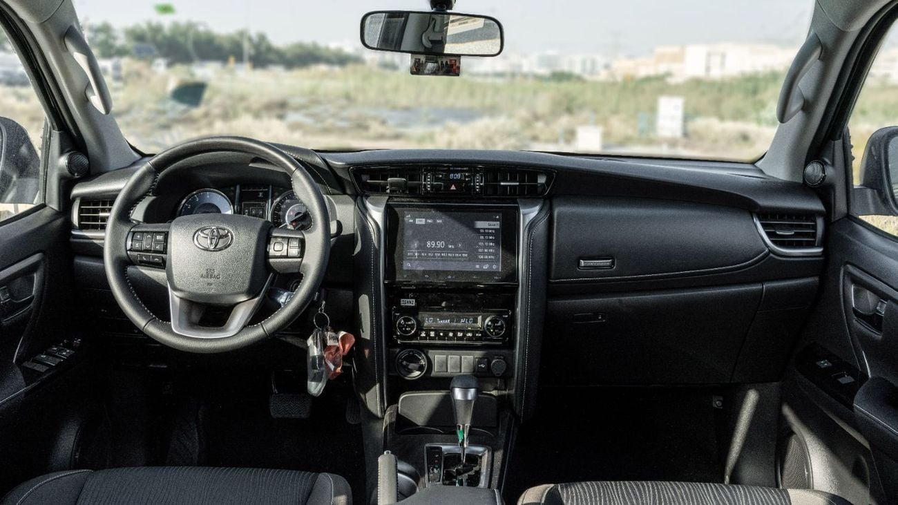 تويوتا فورتونر 2026 Toyota Fortuner VX 4.0L AT Petrol (Black-Black)
