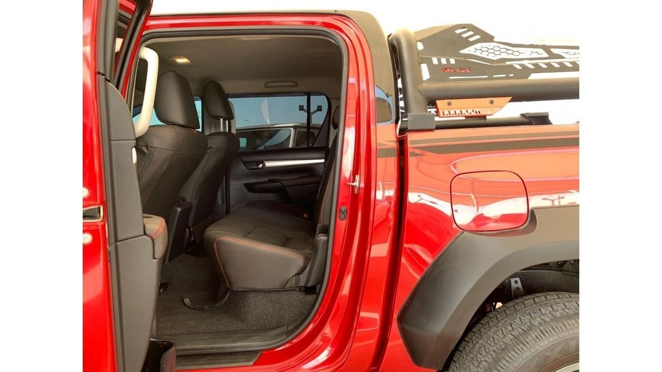 تويوتا هيلوكس SR5