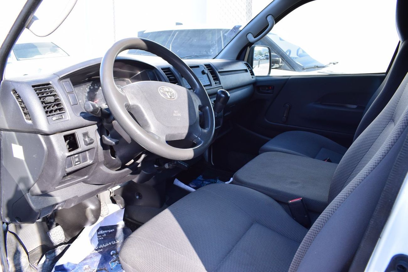 تويوتا هاياس GL - Std سقف