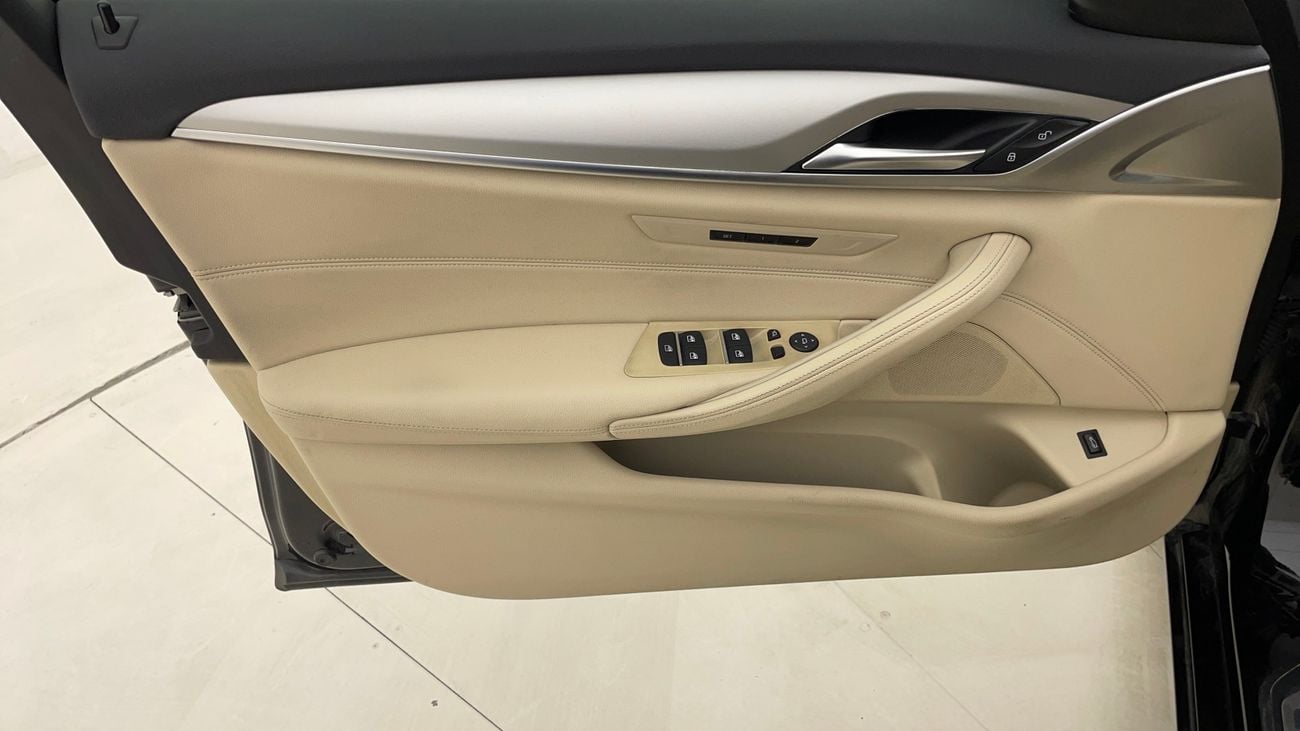 BMW 520i EXCLUSIVE 2 | Zero Down Payment | Home Test Drive