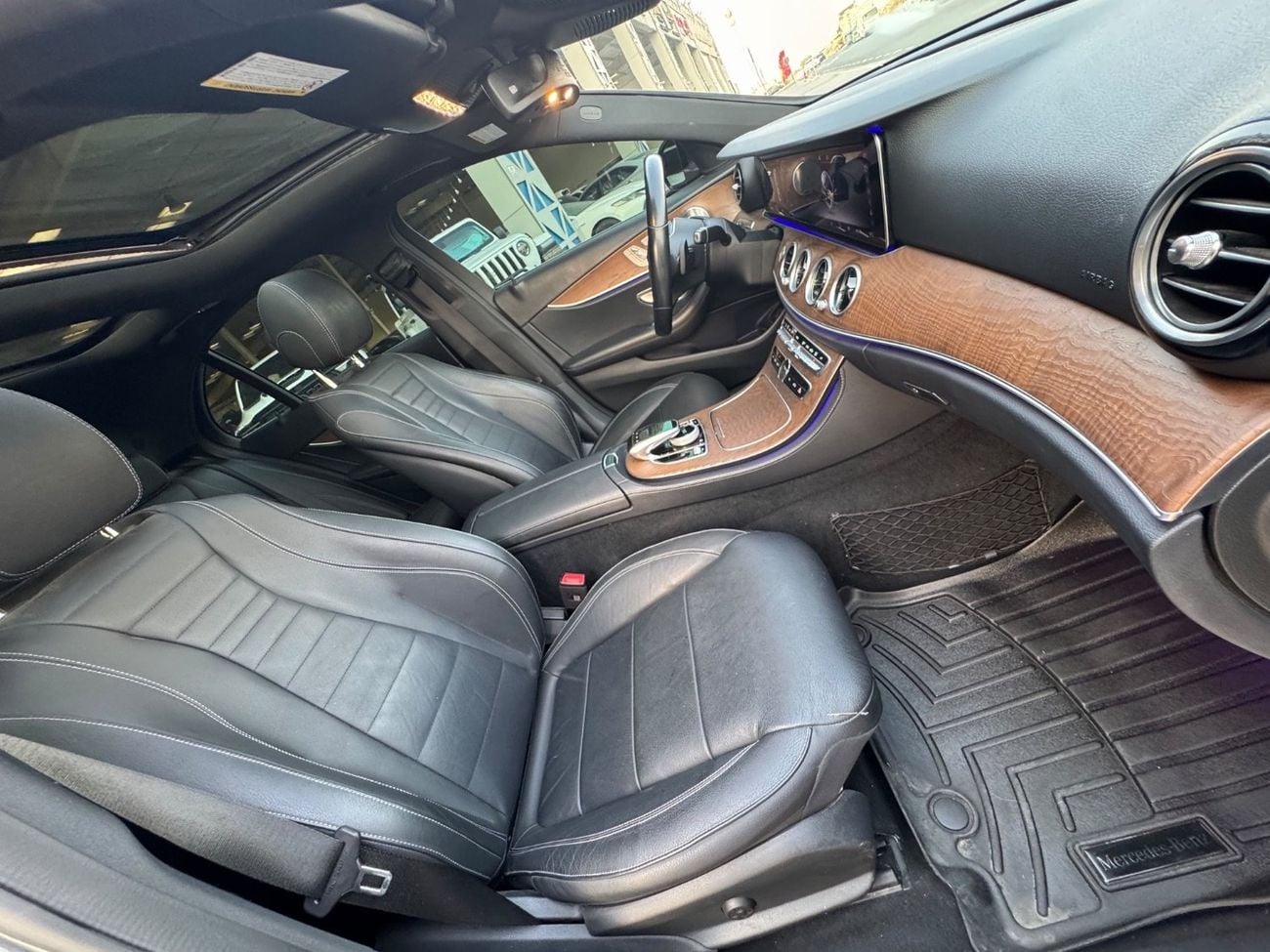 Mercedes Benz E 450 PREMIUM PLUS V6 3.0L TT / BURMESTER SOUND SYSTEMS / 360 CAMERA / AMBIENT LIGTING 64 colors/ RADAR  .../