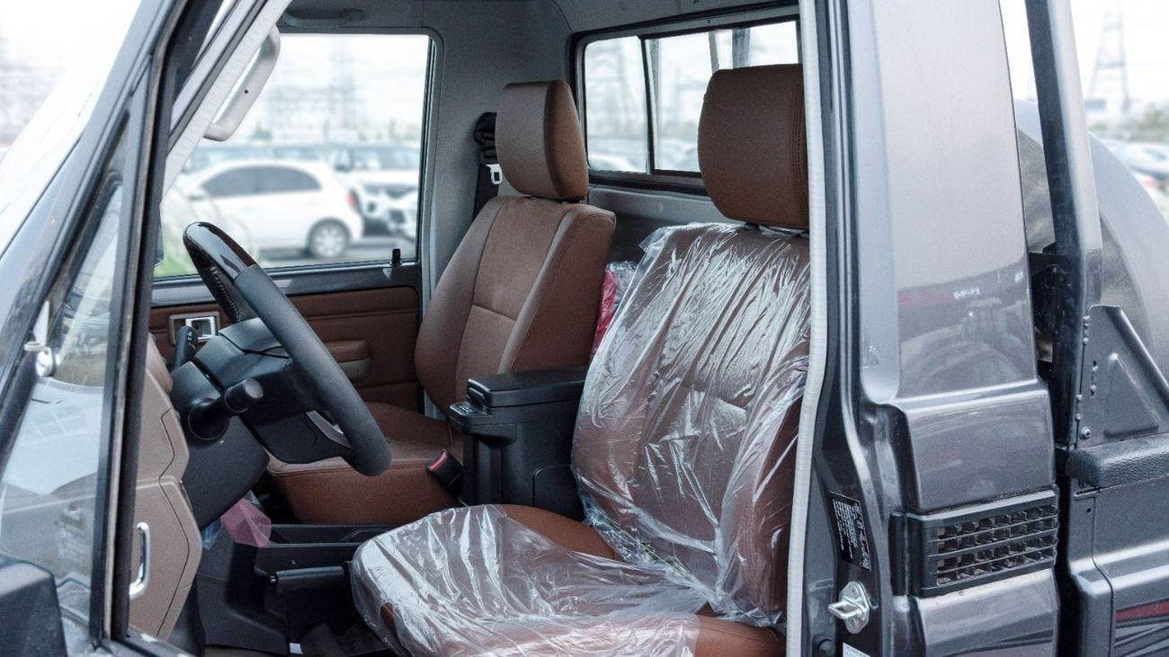 تويوتا لاند كروزر بيك آب 2026 Toyota LC79 2.8L AT Diesel Full Option (Grey-Brown)