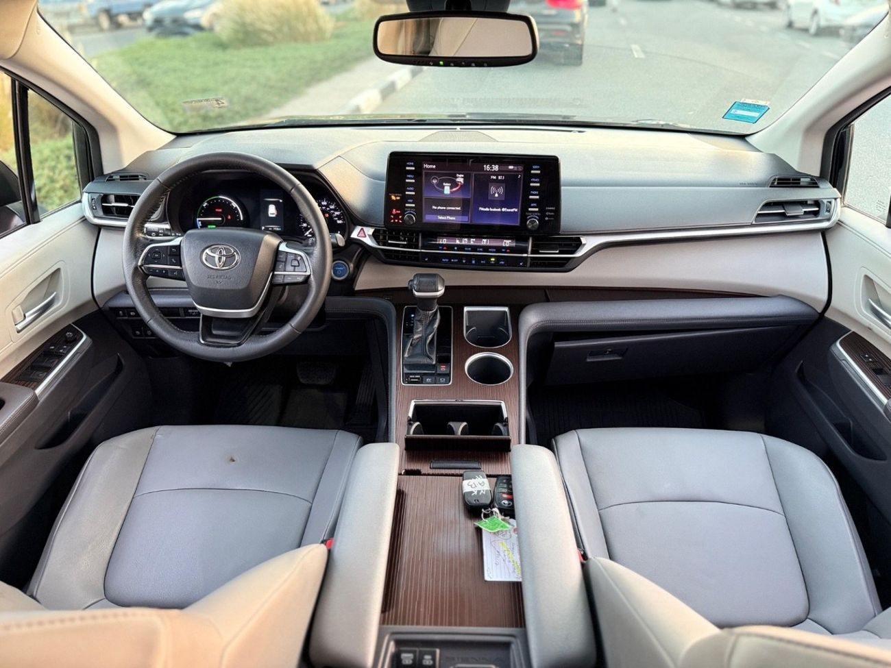 Toyota Sienna XLE Hybrid 2.5